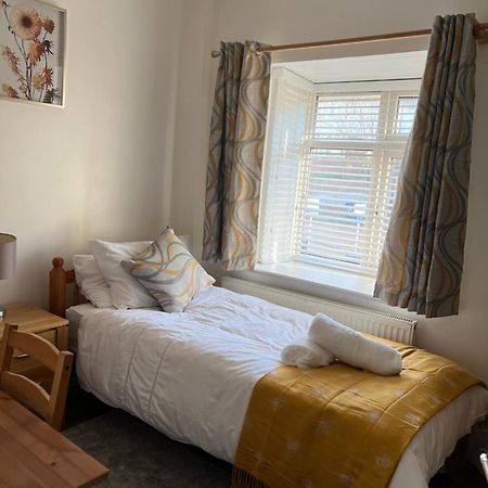 Comfortable Single Room Wembley Park/Stadium ロンドン エクステリア 写真