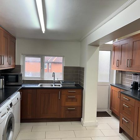 Comfortable Single Room Wembley Park/Stadium ロンドン エクステリア 写真