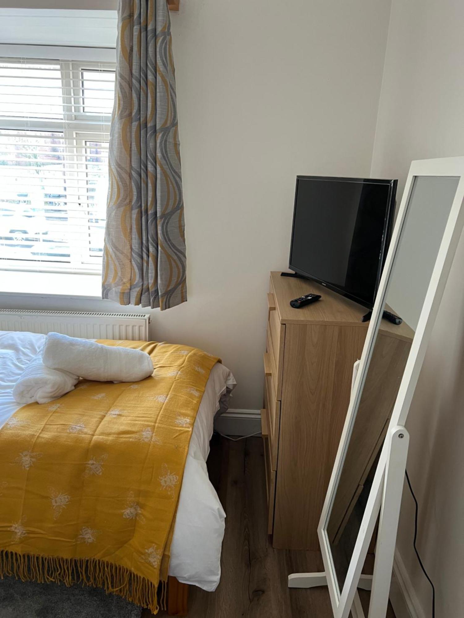 Comfortable Single Room Wembley Park/Stadium ロンドン エクステリア 写真