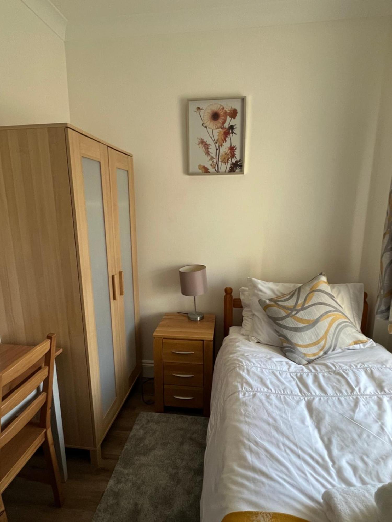 Comfortable Single Room Wembley Park/Stadium ロンドン エクステリア 写真